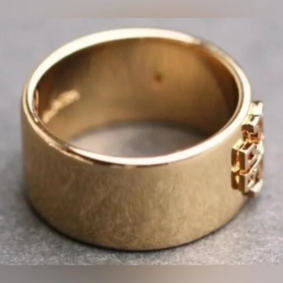Tory Burch Gold Tone Ring NWT SZ6 - Picture 4 of 4